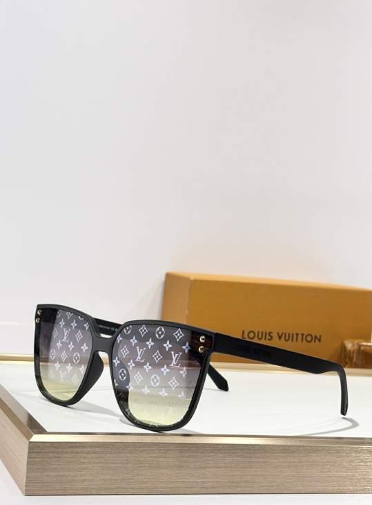 Picture of Louis Vuitton Sunglasses _SKUfw76323973fw